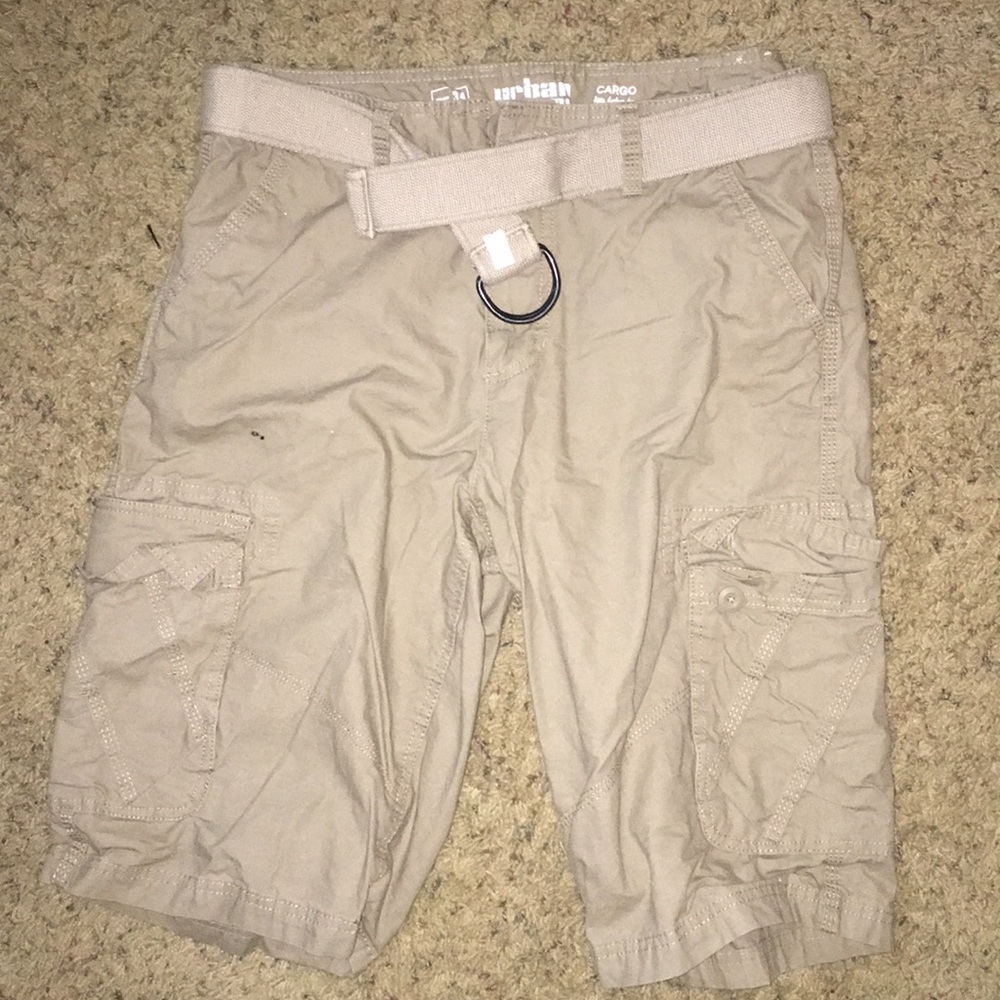 Men’s khaki cargo shorts